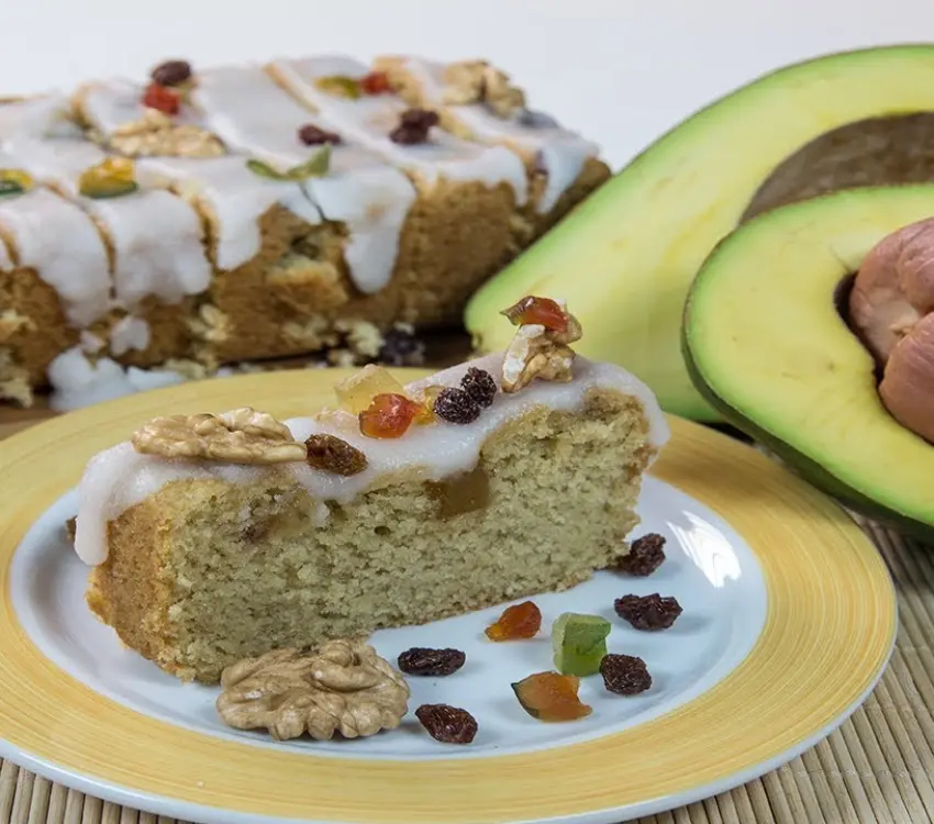 Bolo inglês com Abacate, castanhas e frutas cristalizadas