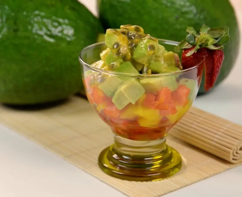 Salada de frutas com Abacate